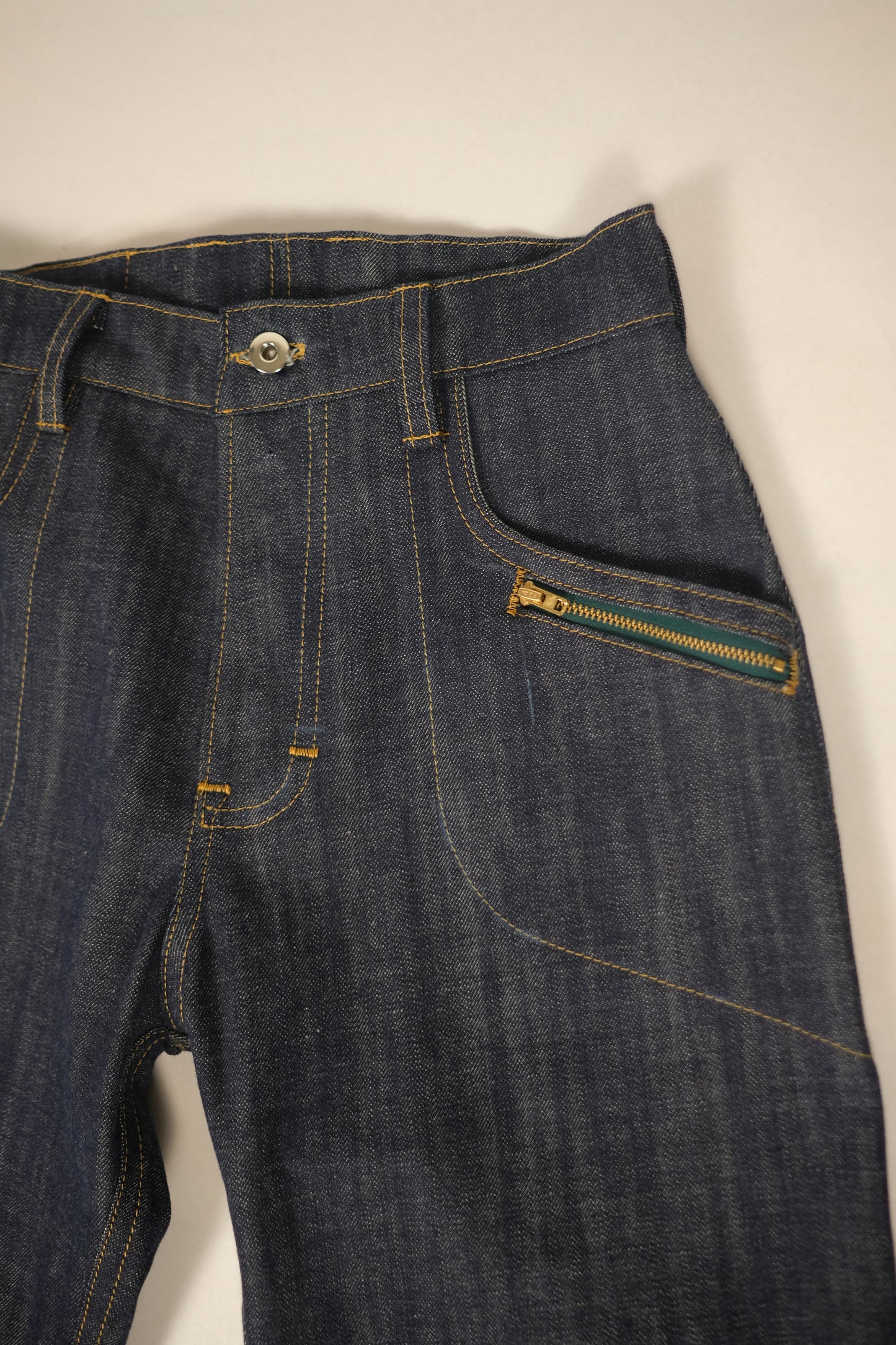 Selvedge zipper denim