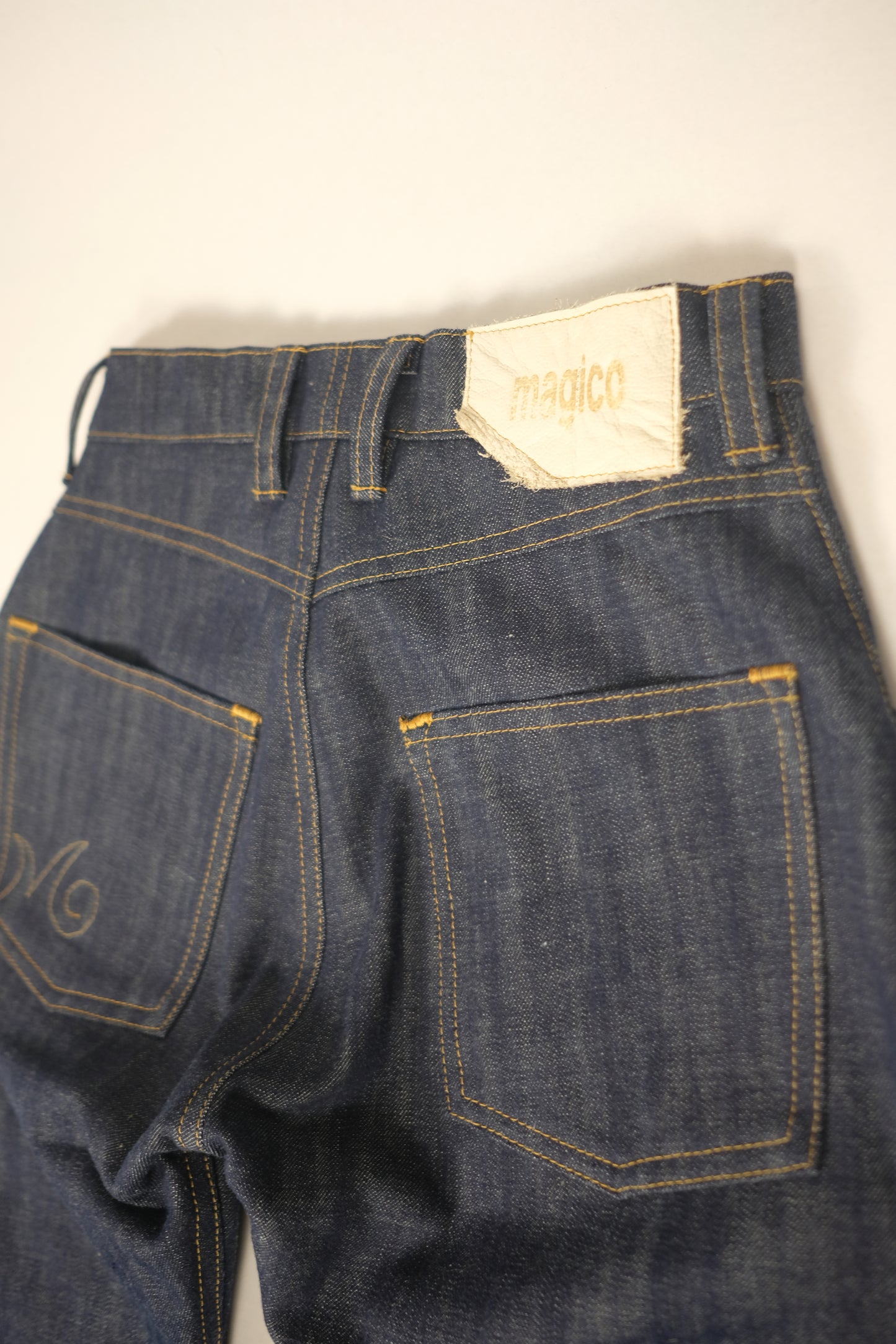 Selvedge zipper denim